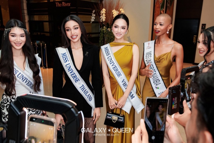 Bộ sưu tập túi tiền tỷ của Hương Giang tại Miss Universe - 9