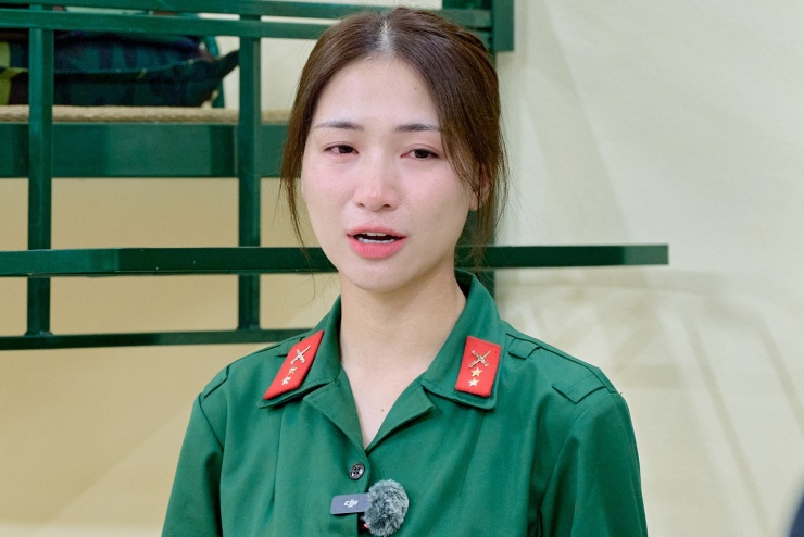 Ca sĩ Hòa Minzy nghẹn ngào thú nhận 'cô đơn' - 1