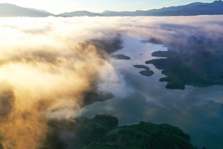 Vẻ đẹp thơ mộng vùng lòng hồ Đăkđrinh trên đỉnh Trường Sơn Dông - 4