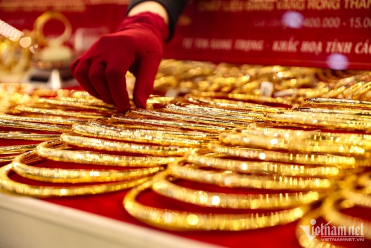 Nhận diện 'thỏi nam châm' hút giá vàng lên đỉnh cao mới - 1