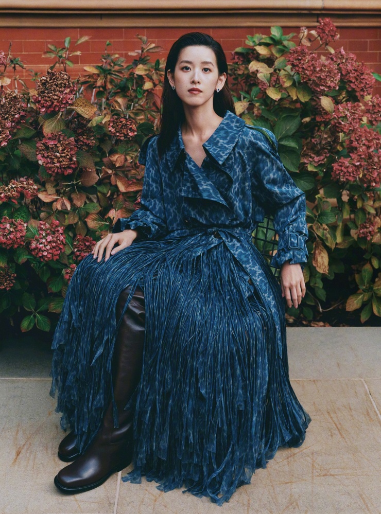 Trên Weibo, nhiều khán giả nhận xét Chương Trạch Thiên vừa xinh đẹp vừa giỏi. Cô có biệt danh "Em gái trà sữa" vì nổi tiếng năm 2009 nhờ bức ảnh cầm cốc trà sữa. Năm 2011, Trạch Thiên được tuyển thẳng vào Đại học Thanh Hoa - ngôi trường danh tiếng của Trung Quốc. Vì việc học, cô từng từ chối đóng Kim lăng thập tam thoa của đạo diễn Trương Nghệ Mưu.