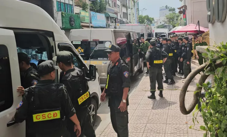 Toàn cảnh cơ sở Mailisa bị phong tỏa cho thấy quy mô lực lượng tham gia tại các tỉnh thành. Ảnh: PH