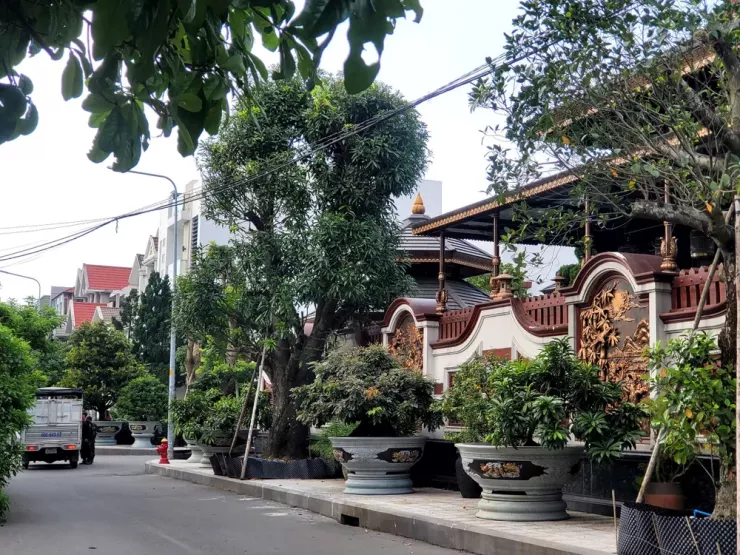 Công an khám xét biệt thự của chủ thẩm mỹ viện Mailisa ở TP.HCM. Ảnh: NT