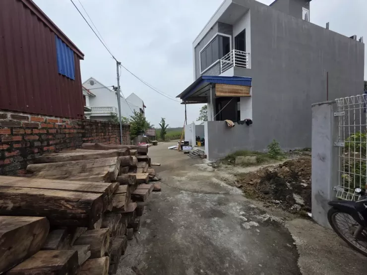 Không có việc chính quyền yêu cầu dừng việc di dời ngôi nhà của ông Hữu. Ảnh: NS