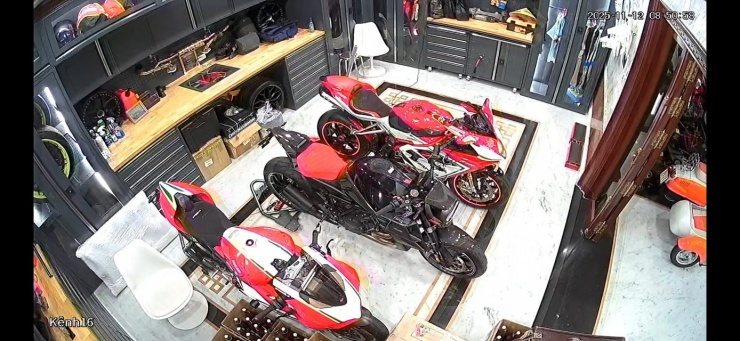 Dàn siêu xe trong gara 'triệu đô' được cho là của vợ chồng chủ hệ thống Mailisa - 6