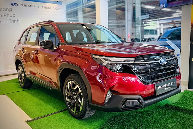 Subaru Forester thế hệ mới ra mắt, giá từ 1,3 tỷ đồng