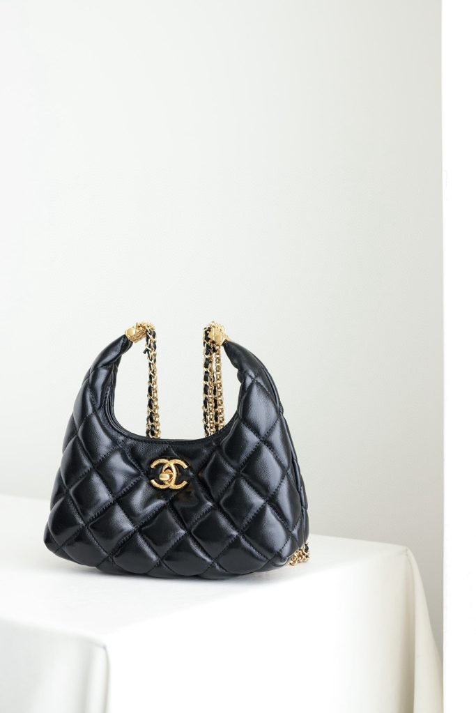 Bộ sưu tập túi tiền tỷ của Hương Giang tại Miss Universe - 6