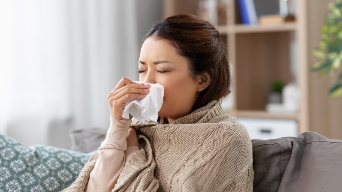 Giao mùa là thời điểm virus cúm lây lan mạnh, kèm theo bội nhiễm, ảnh hưởng nghiêm trọng đến sức khỏe.