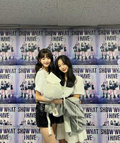 Wonyoung còn có quan hệ thân thiết với Jules - Lee Joo Young - thế hệ thứ tư của Tập đoàn Daelim. Cả hai thường xuyên được bắt gặp đi cùng nhau hay tặng quà, ủng hộ nhau trên mạng xã hội.