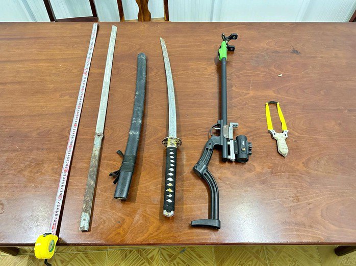 Hung khí 2 nhóm sử dụng để "hỗn chiến"