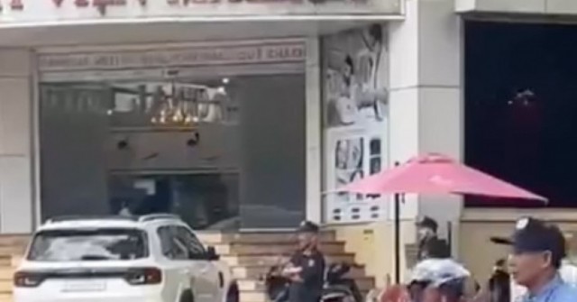 Công an xuất hiện tại nhiều chi nhánh thẩm mỹ v...