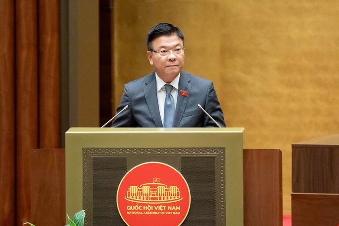 Phó Thủ tướng Lê Thành Long trình bày báo cáo việc tiếp thu và giải trình về dự thảo Nghị quyết của Quốc hội về Kế hoạch phát triển kinh tế - xã hội năm 2026 trình Quốc hội thông qua. Ảnh: Phạm Thắng