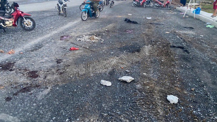 Hiện trường vụ hỗn chiến và hung khí.