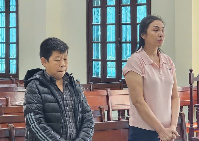 Hai bị cáo Hoàng Xuân Triều và Hoàng Thị Thu