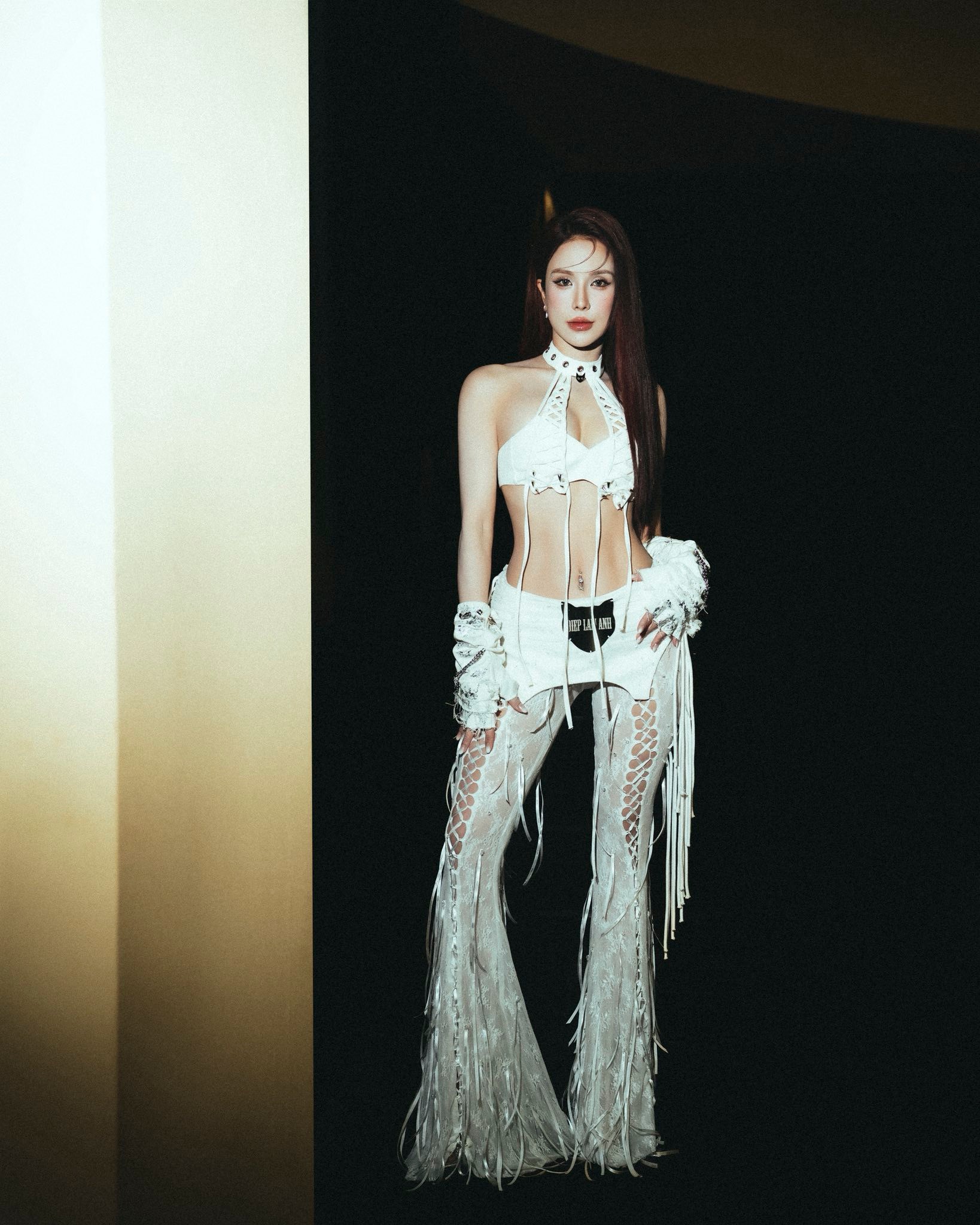 Để có sắc vóc xinh đẹp như vậy, Diệp Lâm Anh phải có bí quyết riêng cho mình. Người đẹp rất chăm chỉ tập vũ đạo để giữ gìn sắc vóc. Theo người đẹp, việc tập luyện vũ đạo cũng là cách đốt calo hiệu quả.