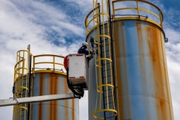 Giá dầu giảm mạnh nhất kể từ tháng 6: Nỗi lo “dư cung sớm” phủ bóng thị trường năng lượng