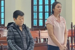 Nữ tiếp viên "bấm bài, rót bia" bán dâm cho khách ngay tại quán karaoke Phố Biển