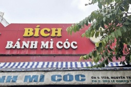 Nguyên liệu 'trôi nổi' trong tiệm bánh mì gây ngộ độc hơn 300 người
