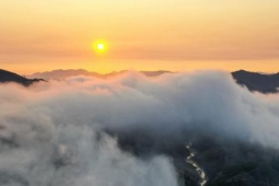 Vẻ đẹp thơ mộng vùng lòng hồ Đăkđrinh trên đỉnh Trường Sơn Dông