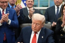 Nóng: Tổng thống Donald Trump ký luật ngân sách, chính phủ Mỹ mở cửa lại