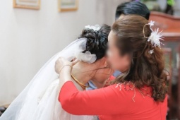 Nhà trai muốn bỏ phần trao vàng cưới, xúc động trước câu nói của thông gia