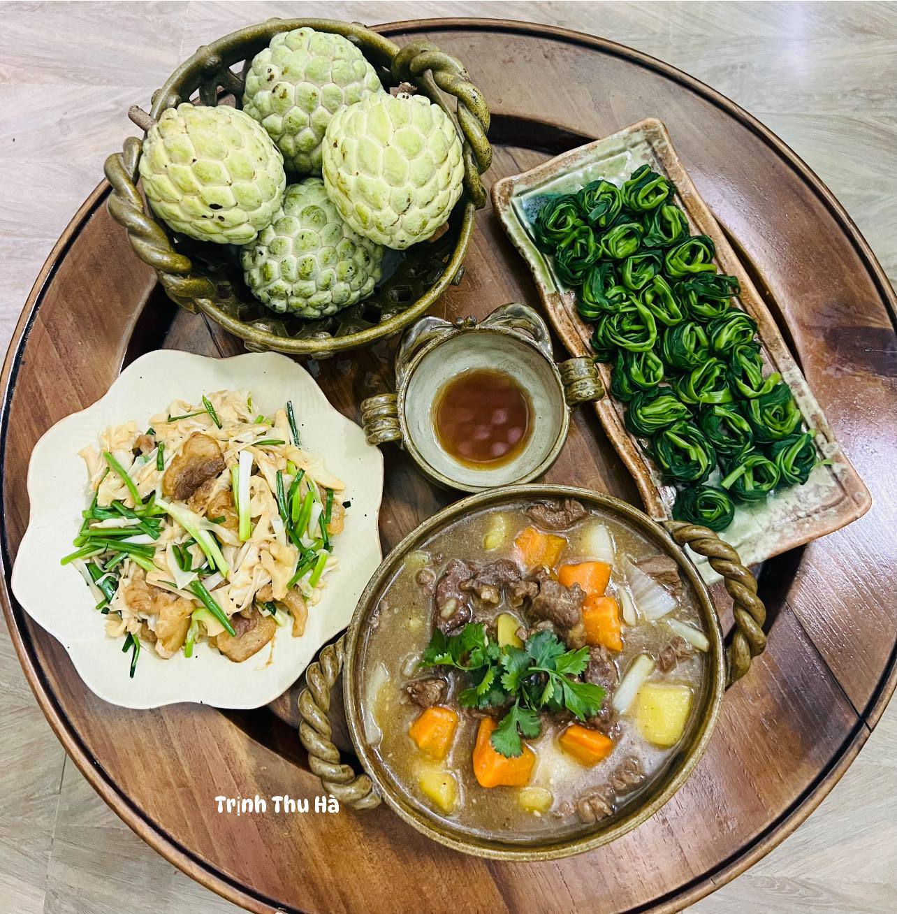 Canh sườn bò hầm khoai tây - Rau muống luộc - Măng xào tóp mỡ - Na