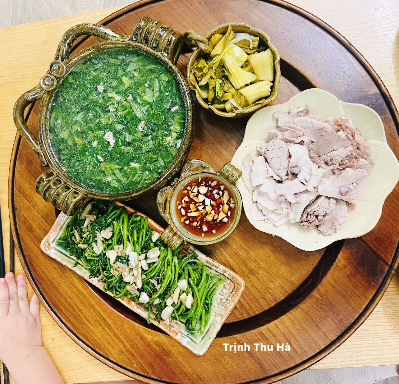 Canh cải thịt băm - Rau lang xào tỏi - Thịt luộc - Dưa chua