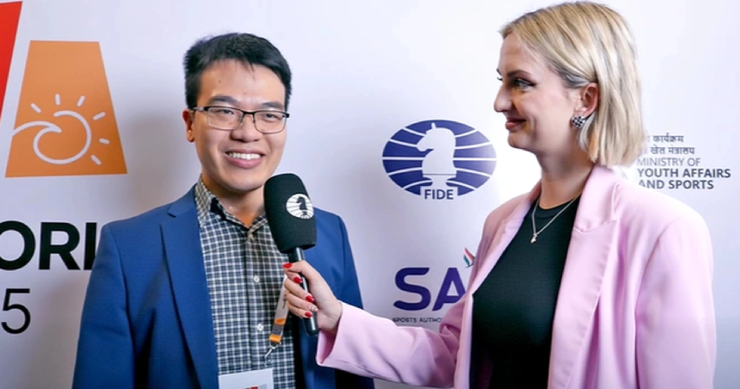 Quang Liêm (bên trái) lần đầu tiên vào vòng 5 World Cup