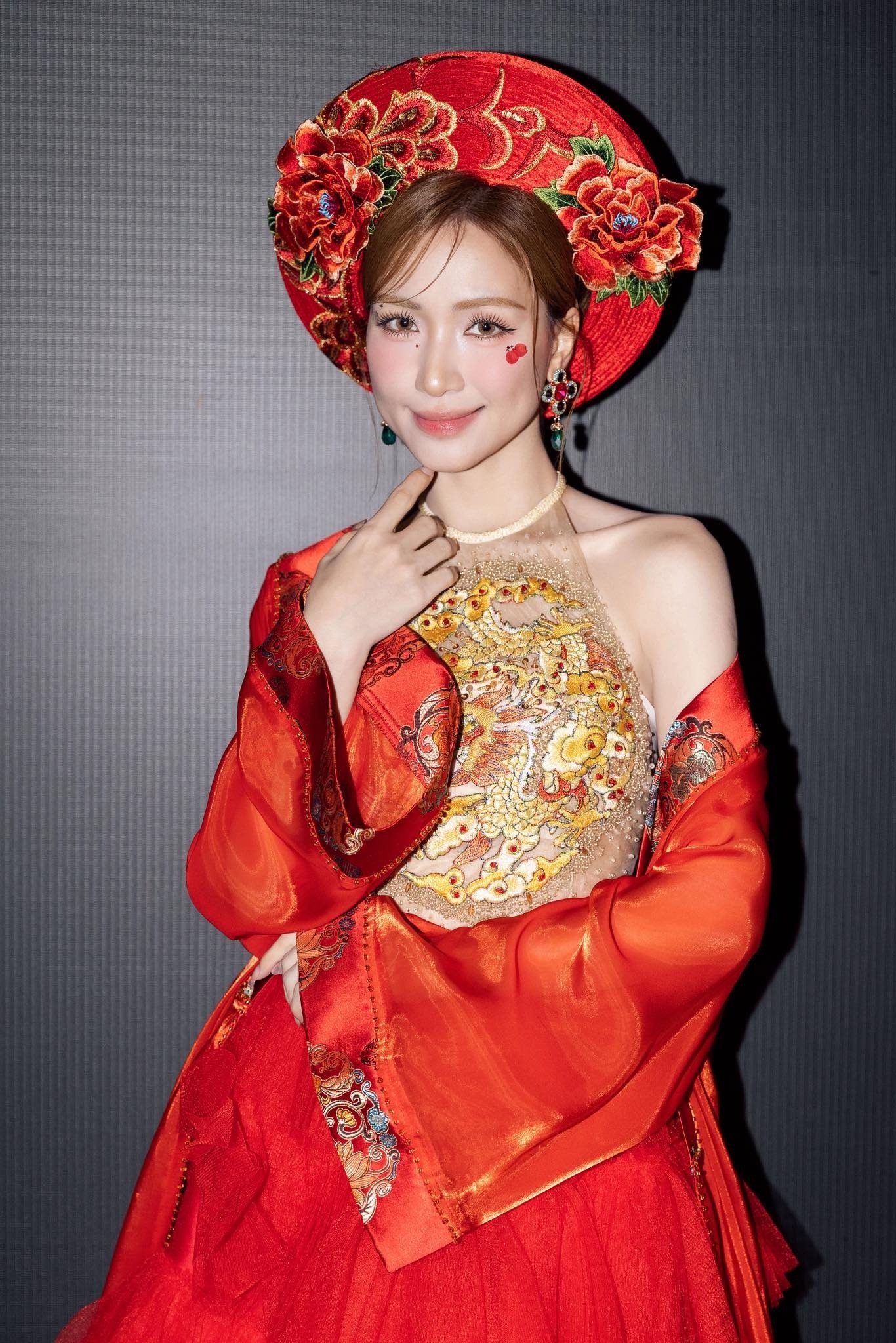 Hòa Minzy và Phương Mỹ Chi (phải) là hai cái tên được dự đoán có cuộc cạnh tranh gay cấn cho nhiều hạng mục giải thưởng cuối năm.