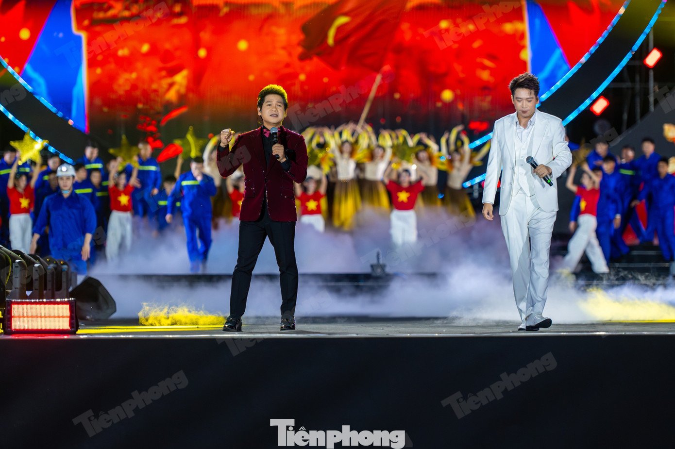 Các ca sĩ, nghệ sĩ như Quang Thọ, Trọng Tấn, Đỗ Hoàng Hiệp... đã cháy hết mình với những bài hát thể hiện tình yêu quê hương đất nước, ca ngợi vùng mỏ Quảng Ninh và truyền thống giai cấp công nhân ngành than.