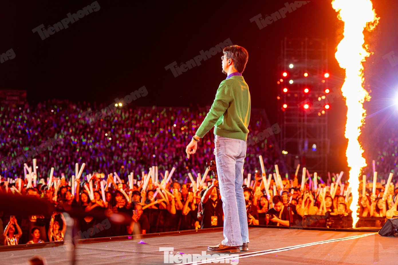 Hoàng Thùy Linh mang ca khúc See tình về Quảng Ninh còn Đen Vâu thì biểu diễn ca khúc Đưa tiền về cho mẹ và Đi về nhà. Cả hai ca khúc đều nhận được sự ủng hộ của khán giả.