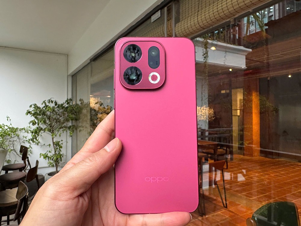 Find X9 sử dụng cảm biến Sony LYT-808 50MP đi kèm với Thuật Toán Hình Ảnh LUMO để hình ảnh trong trẻo sắc nét trong nhiều điều kiện ánh sáng