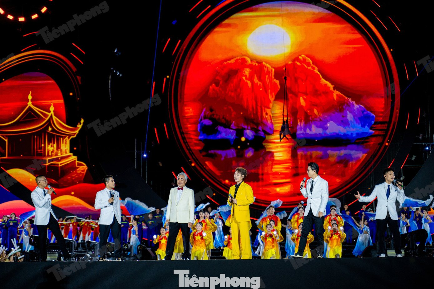 Trúc Nhân xuất hiện tại tiết mục cuối với bài hát Bốn chữ lắm và có màn biểu diễn đầy ngẫu hứng với Nghệ sĩ Nhân dân Quang Thọ cùng nhóm Oplus với bài hát Tình ca người thợ mỏ. Đây là ca khúc truyền thống của công nhân ngành than, của vùng mỏ Quảng Ninh từ ách nô lệ đã vươn lên đấu tranh, giải phóng vùng mỏ và xây dựng quê hương, đất nước ngày càng giàu đẹp.