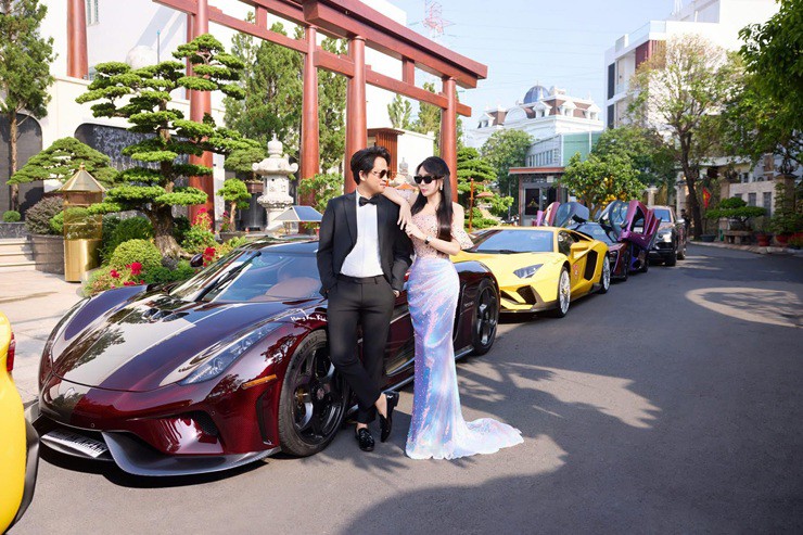 Vợ chồng đại gia Hoàng Kim Khánh - Phan Thị Mai sở hữu bộ sưu tập xe sang trị giá hàng trăm tỷ đồng