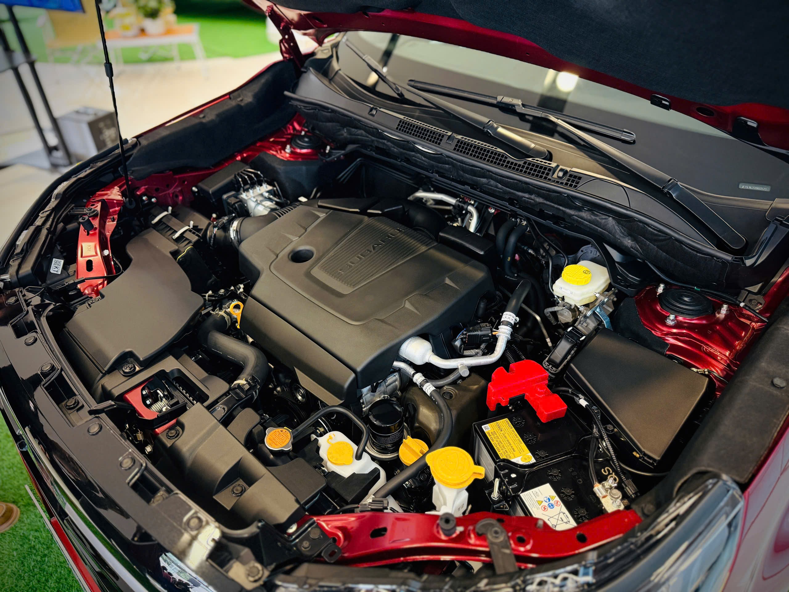 Xe được trang bị khối động cơ xăng, dung tích 2.5L với mã FB25