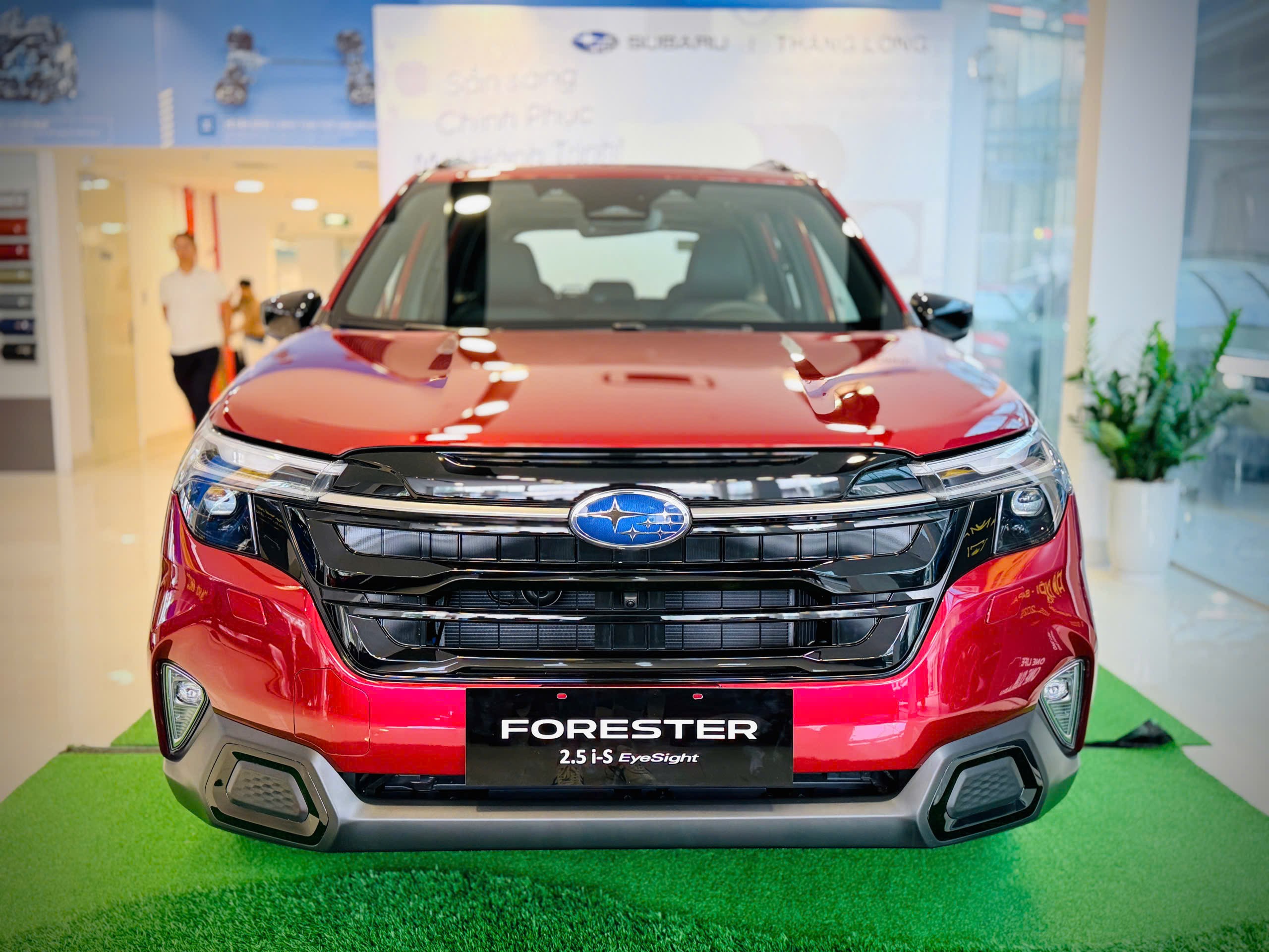 Phần đầu xe được thiết kế hầm hố và nam tính hơn so với phiên bản trước.