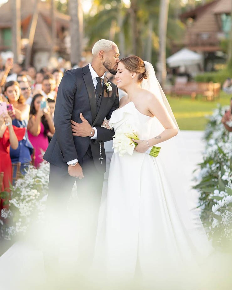 Joelinton lấy được vợ xinh như mộng