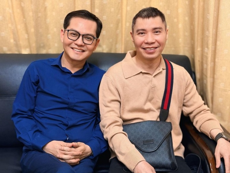 NSND Công Lý gọi NSND Trung Hiếu là "đại gia chân đất".