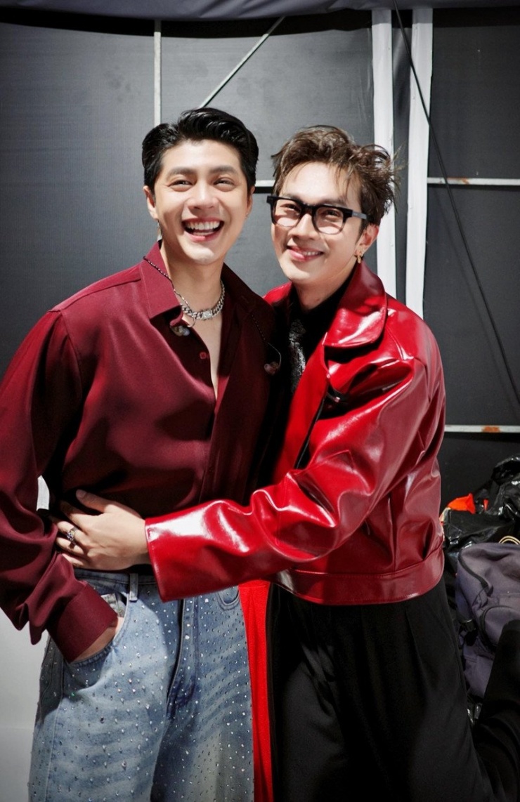 MC Minh Xù hài hước chia sẻ "yên tâm đi, tôi che lại rồi, ngon lành" khi che bụng Noo Phước Thịnh.