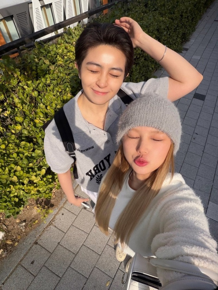 Ca sĩ, MC Gil Lê và Xoài Non du lịch ở Seoul, Hàn Quốc.