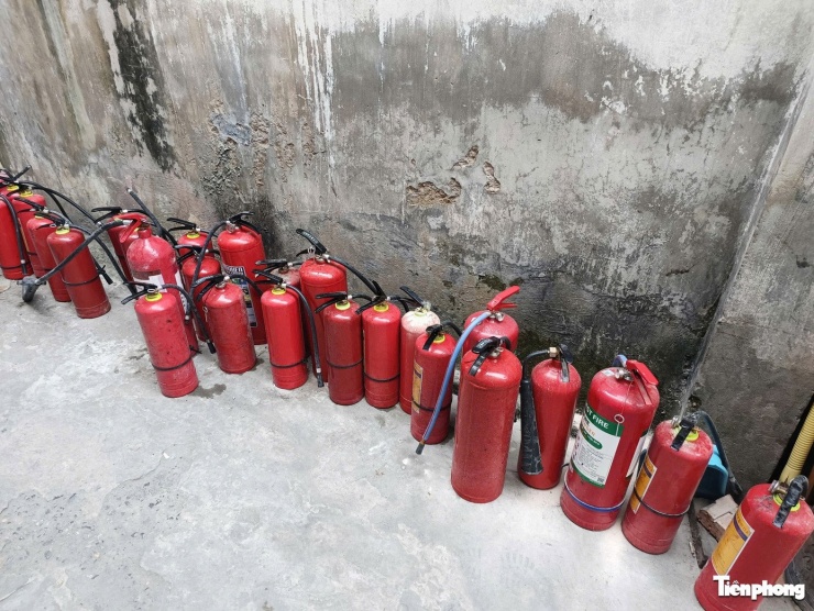 Bình cứu hỏa người dân sử dụng dập lửa.