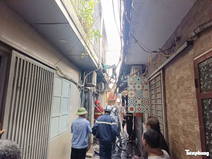 Nhiều tài sản bên trong bị thiêu rụi.