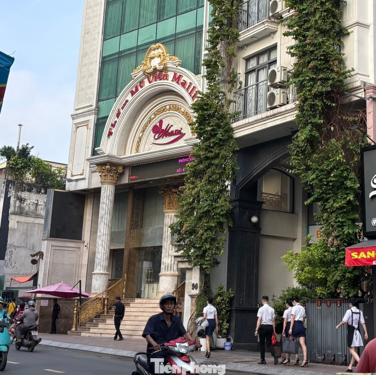 Từ 7 giờ 30 phút sáng 14/11, nhân viên Thẩm mỹ viện Mailisa đã quay trở lại công ty làm việc.