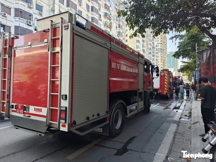 Xe chữa cháy có mặt tại hiện trường.