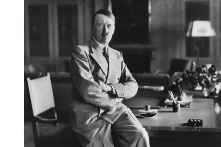 Bằng chứng từ chiếc ghế Hitler tự sát xác nhận rối loạn sinh dục hiếm gặp