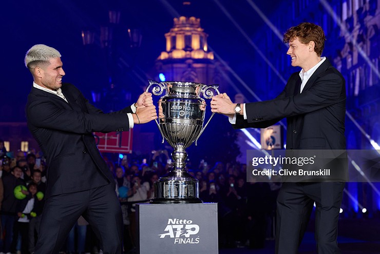 Alcaraz chính thức giành số 1 thế giới cuối năm, mùa giải rực rỡ nhất sự nghiệp