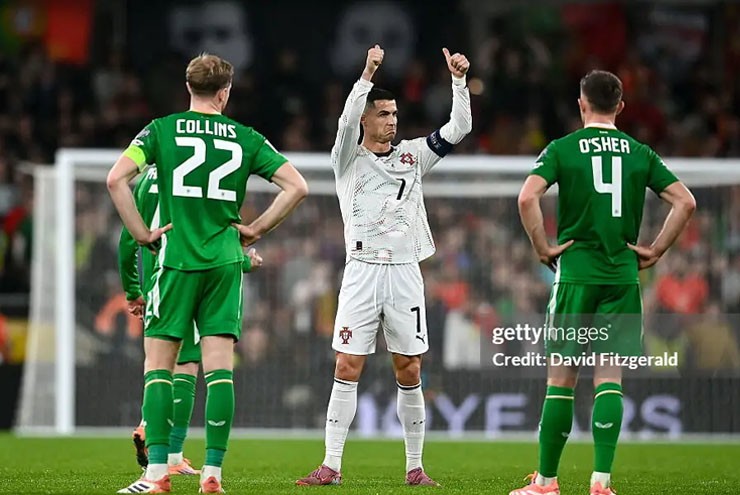Video bóng đá CH Ireland - Bồ Đào Nha: 2 đòn choáng váng, Ronaldo dính thẻ đỏ (Vòng loại World Cup)