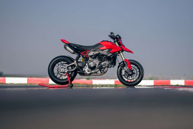 Ducati Hypermotard V2 2026 trình làng: Lời tạm biệt với Testastretta