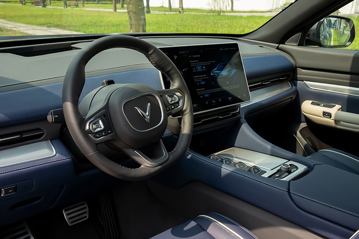 Giá xe VinFast VF 9 tháng 11/2025, SUV điện full-size từ 1,499 tỷ đồng - 13