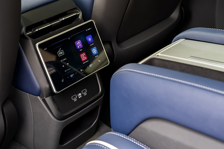 Giá xe VinFast VF 9 tháng 11/2025, SUV điện full-size từ 1,499 tỷ đồng - 16